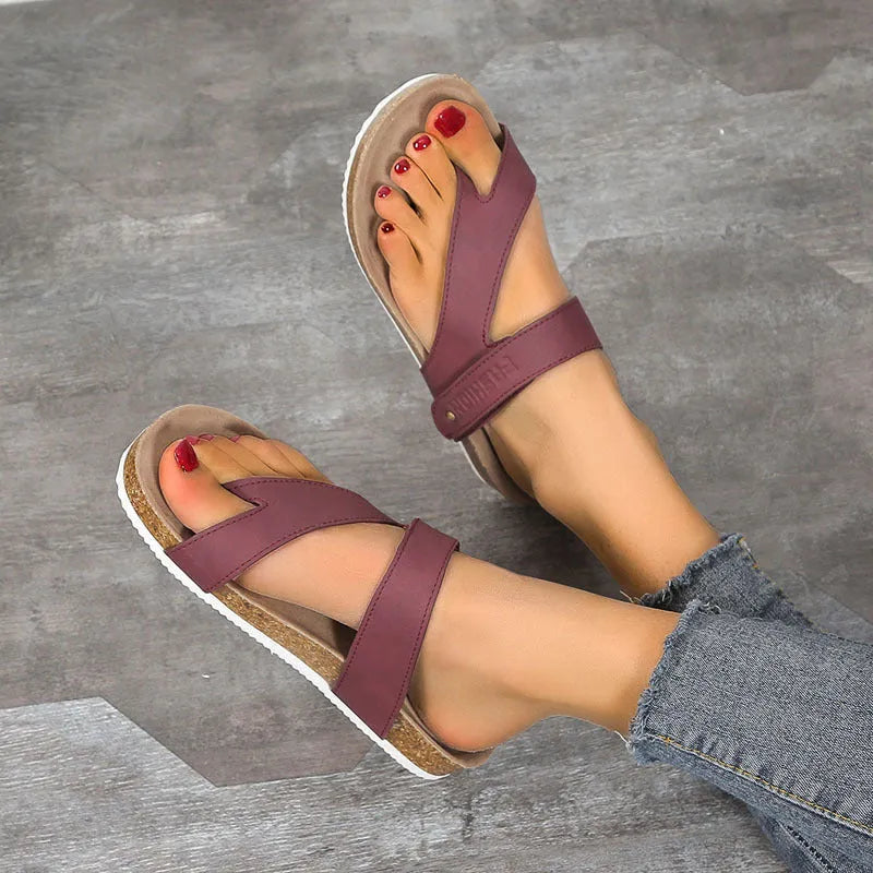 Flat toe ring thick-soled flip-flops in a solid colour with a foam sole
