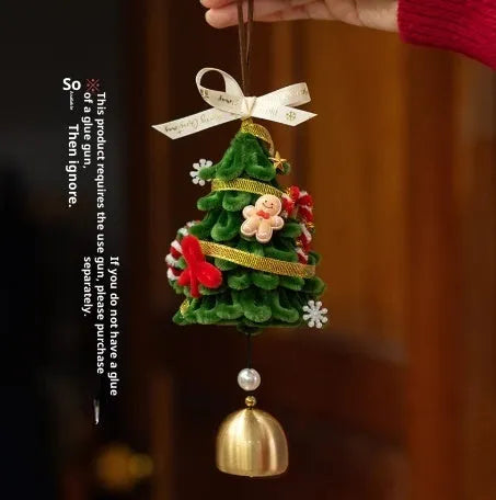 Felt braided stick Christmas tree ornament kit in green and red, 8cm wreath