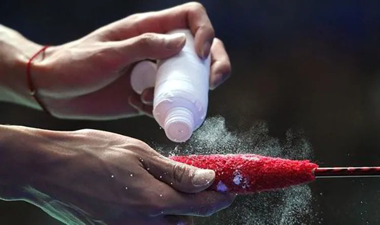 White magnesium carbonate sports anti-slip powder for badminton, tennis, and weightlifting.