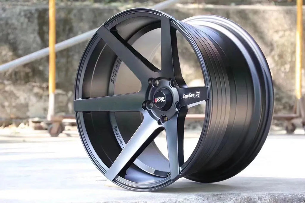 18-inch low-lying wide-sided concave car wheel modification in aluminium alloy with single tyre