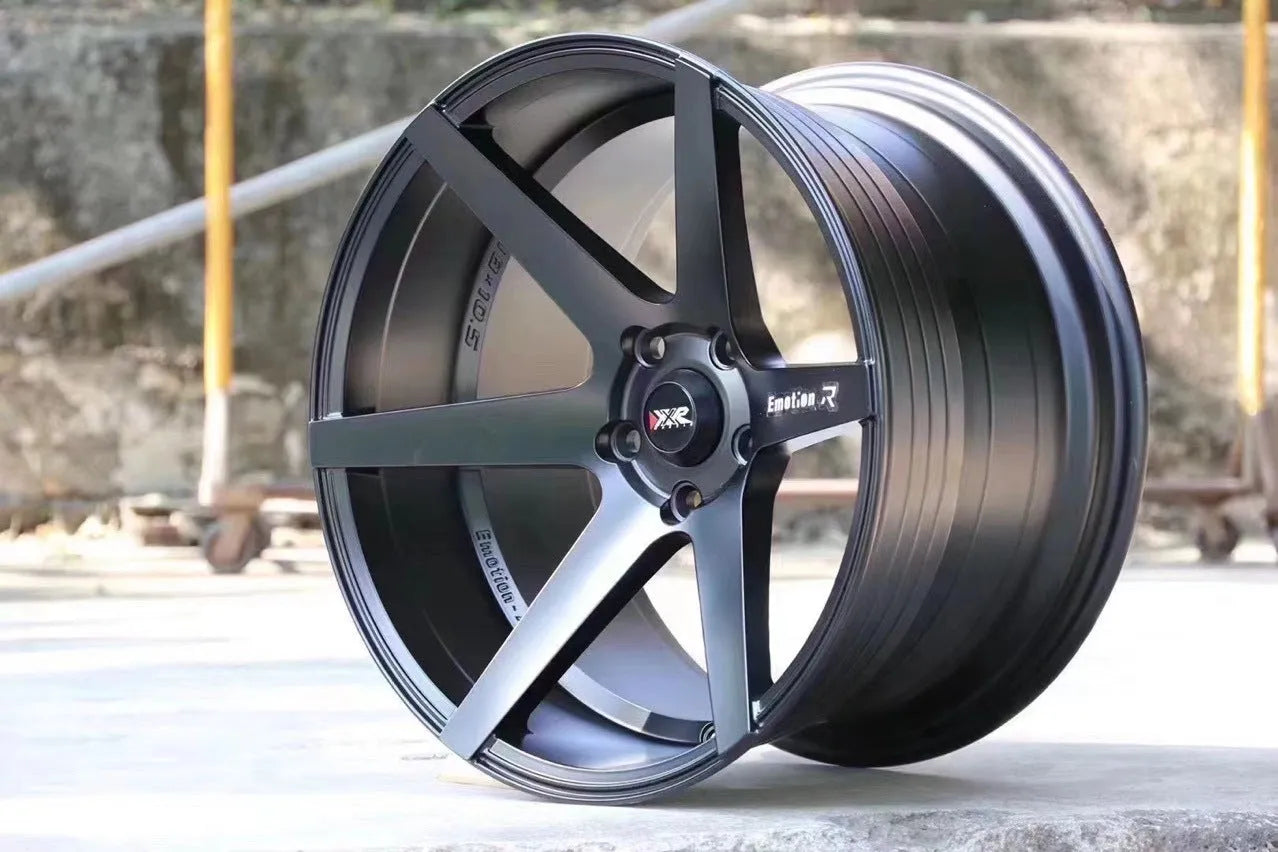 18-inch low-lying wide-sided concave car wheel modification in aluminium alloy with single tyre