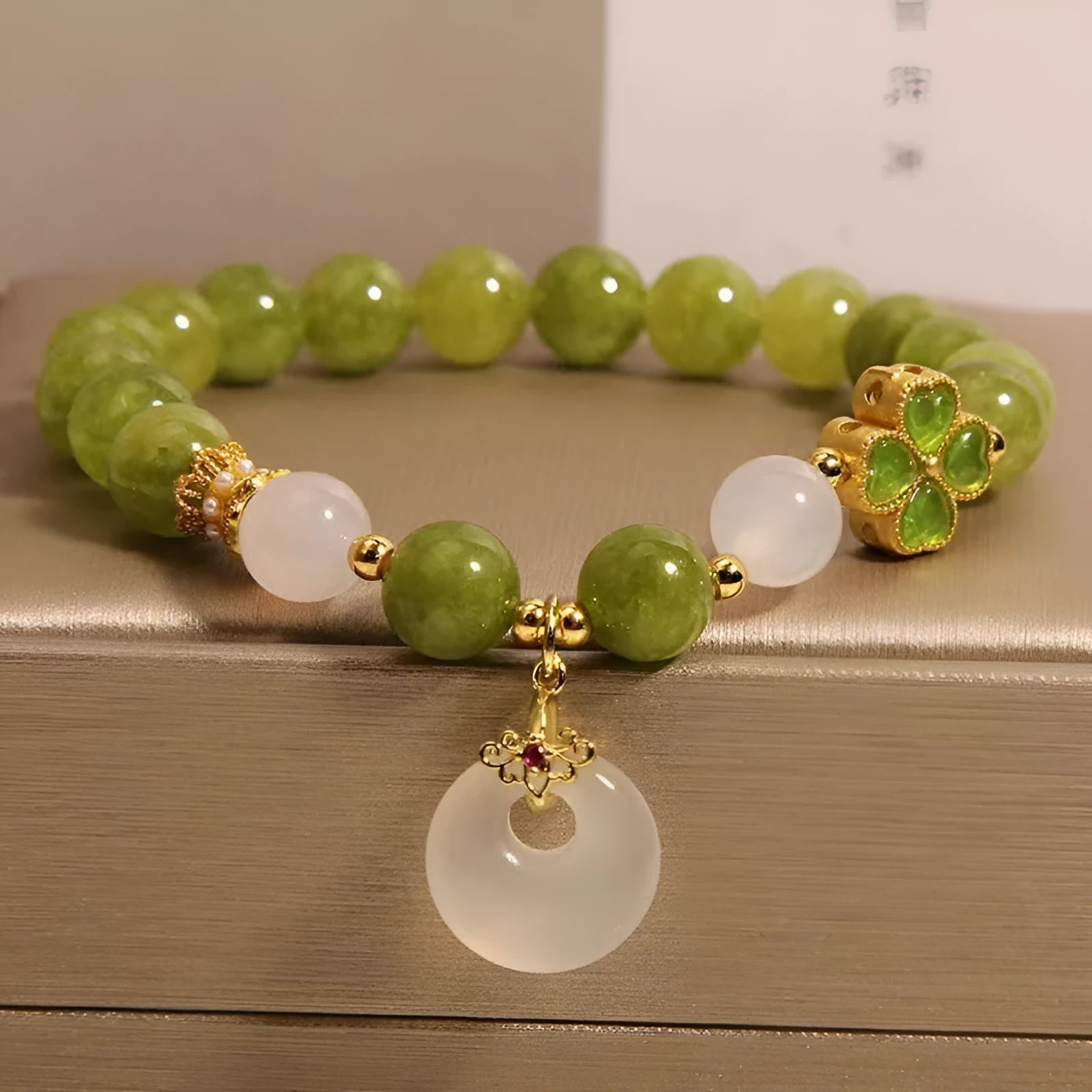 Green tourmaline and four-leaf clover women's bracelet with safety peace buckle