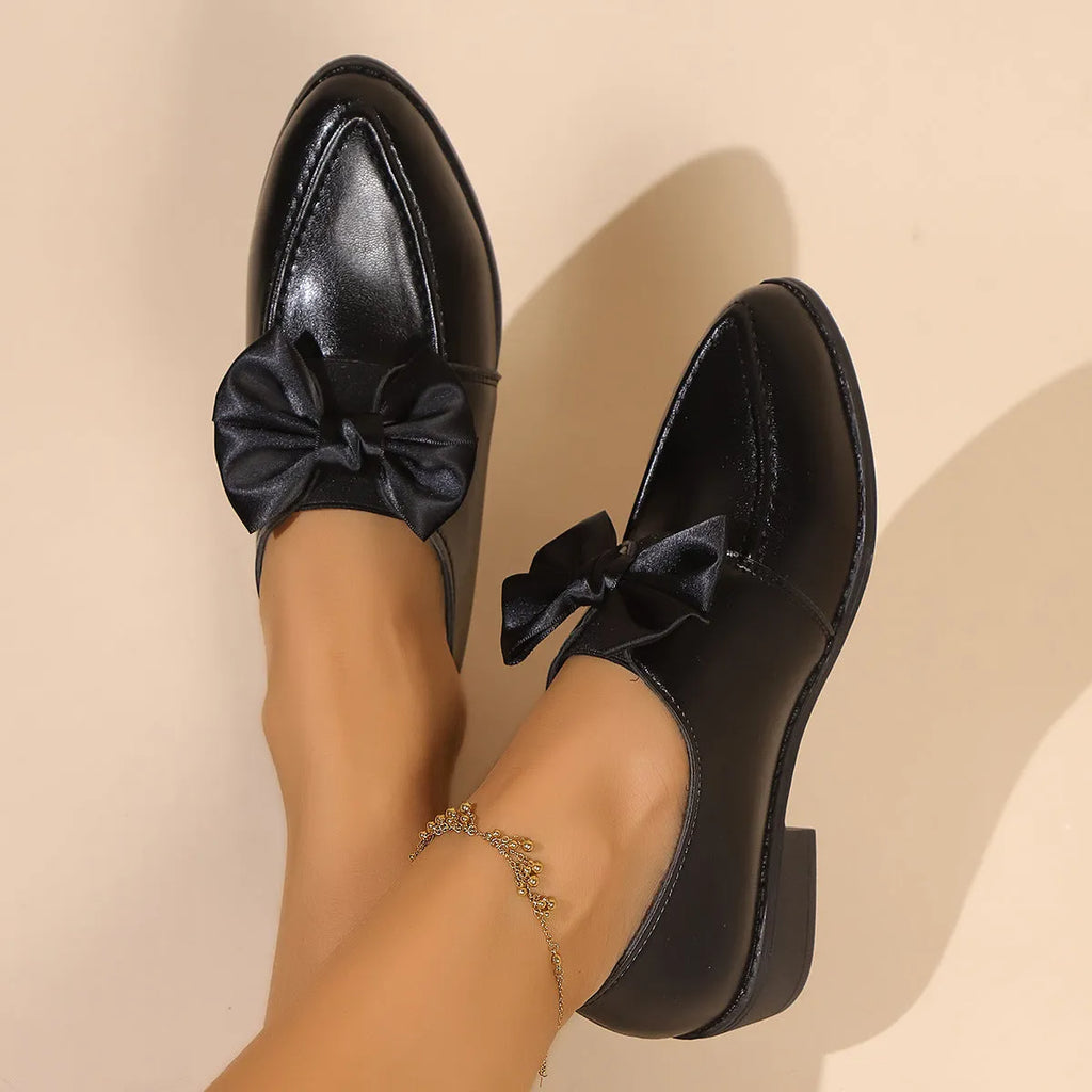 Women's British-style leather shoes with decorative bow details and rubber sole