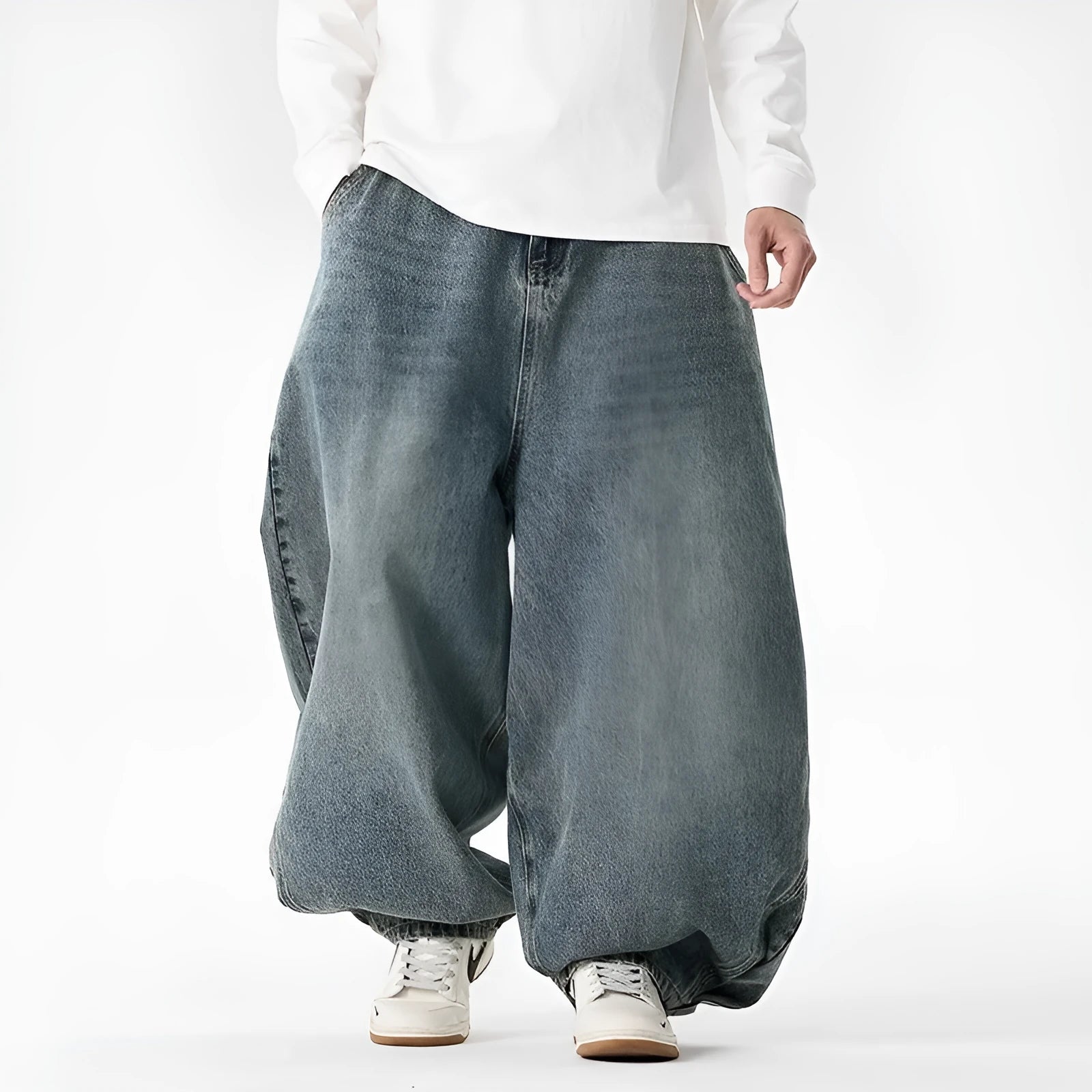 Men's plus size wide leg casual jeans in straight cut baggy trousers style