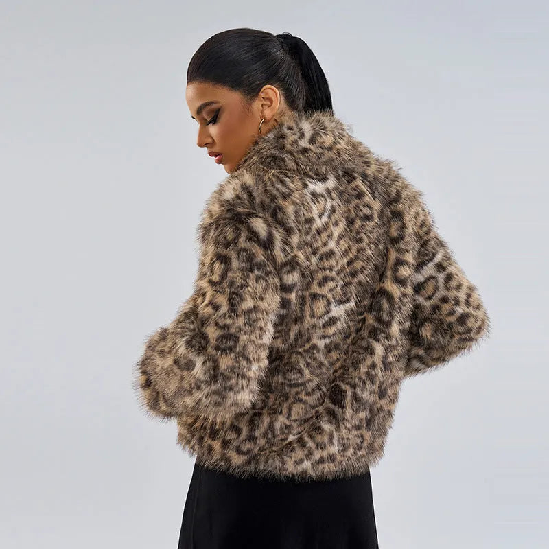 Women's leopard print buckle lapel coat in polyester fabric with regular sleeves