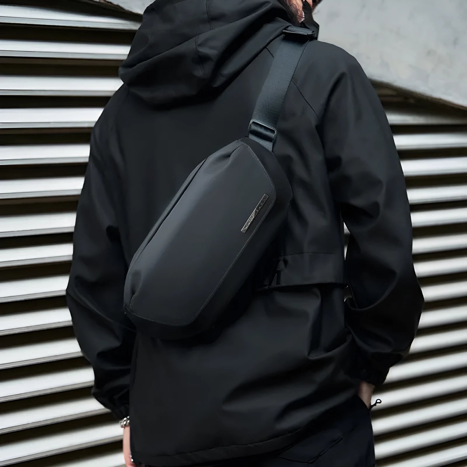 Black men's messenger bag with Oxford cloth exterior and one-shoulder riding design