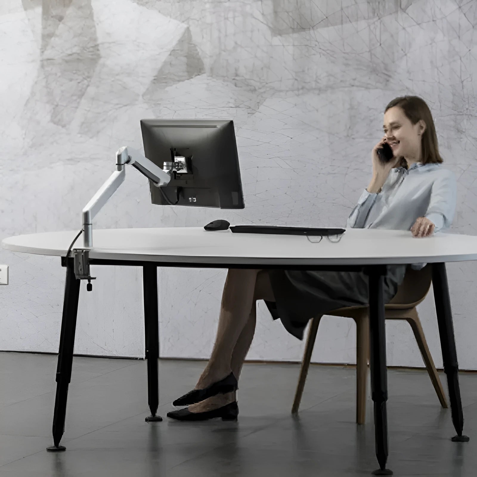 Aluminium hover notebook stand with adjustable arm bracket in silver or black colour