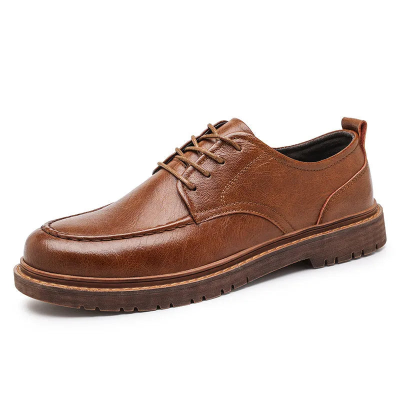British casual leather shoes in black or brown with round toe and low-cut design