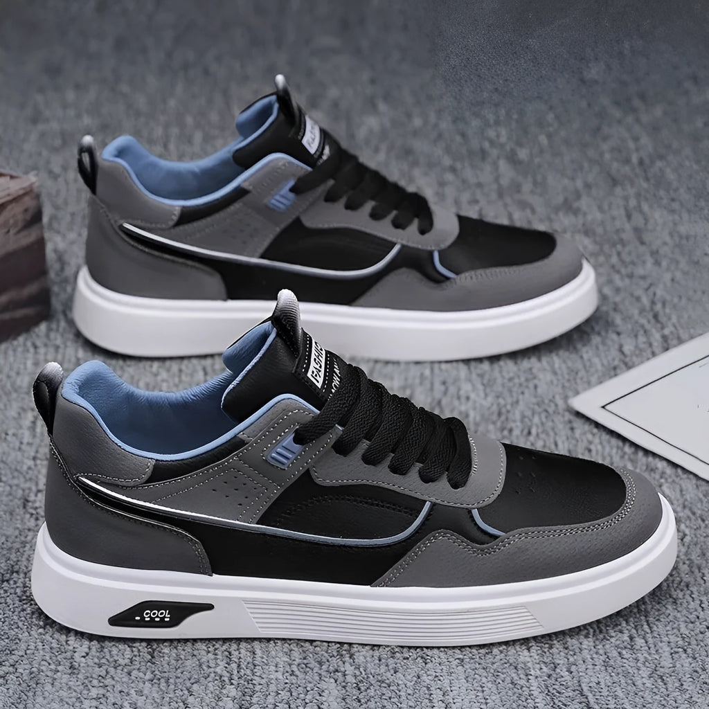 Men's Korean-style low top canvas board shoes in black with leather stitching detail on a white background.