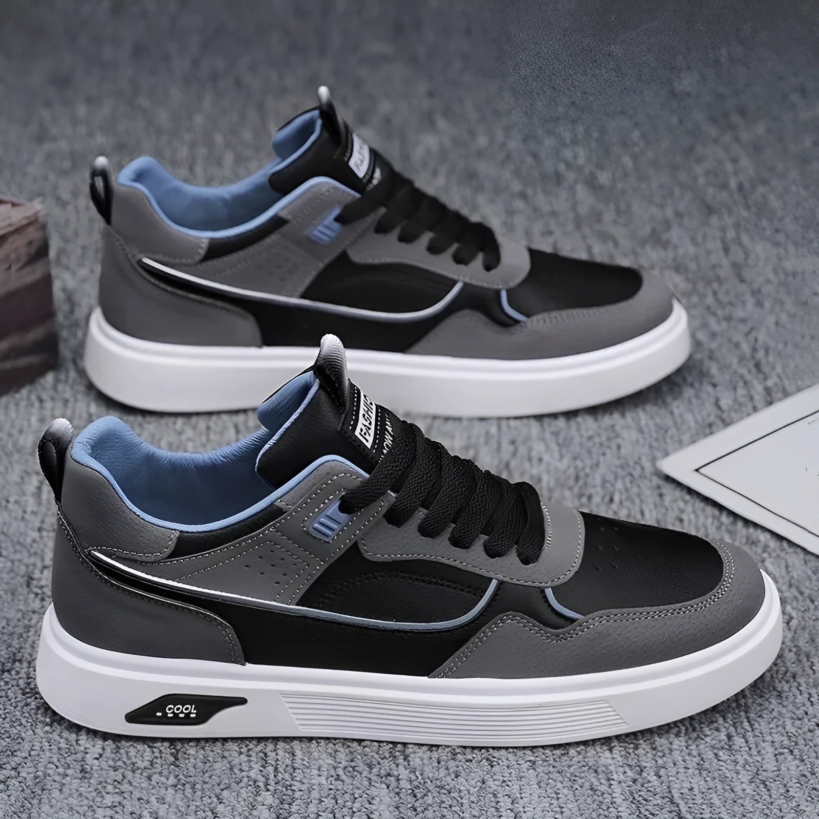 Men's Korean-style low top canvas board shoes in black with leather stitching detail on a white background.