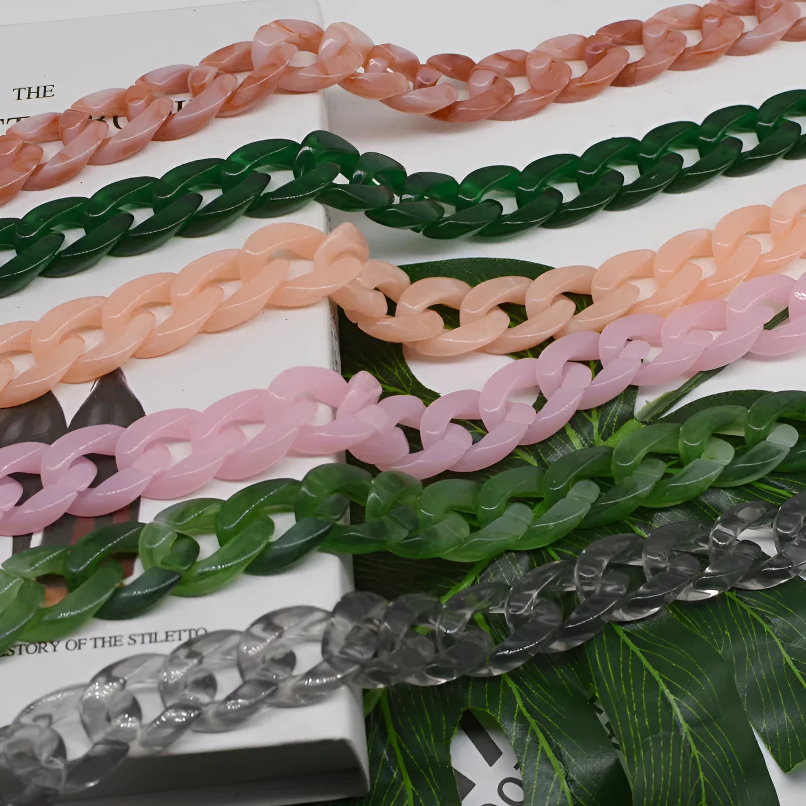 Acrylic chain bag strap with 20x30cm broken ring in black plastic for handbag shoulder attachment