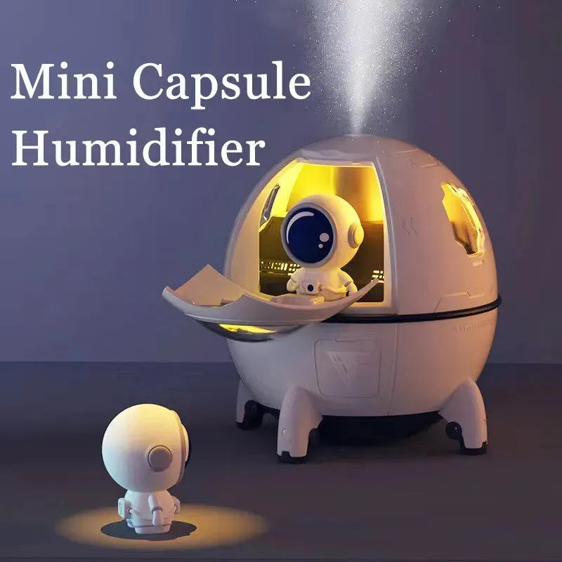 Astronaut space design USB desktop humidifier with colourful LED lights and 220ml water tank