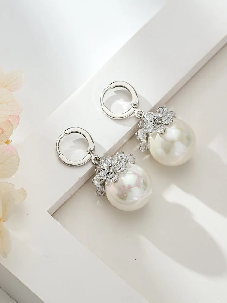Geometric zircon earrings for women in electroplated copper with rose design elements