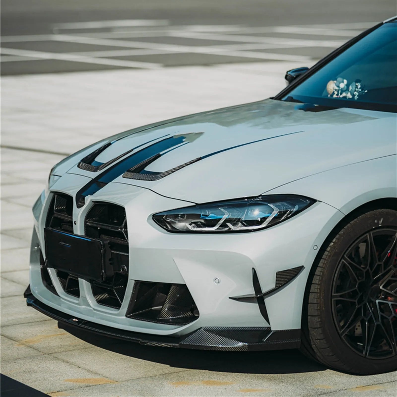 Black dry carbon fibre front bumper grille with 3K weave pattern for BMW M3 M4 G80 G82 models.