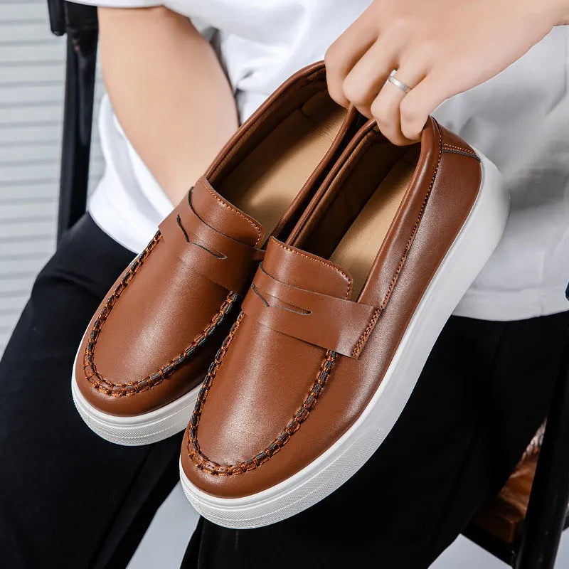 Men's casual British style slip-on shoes in PU leather with round toe, shown in white colour