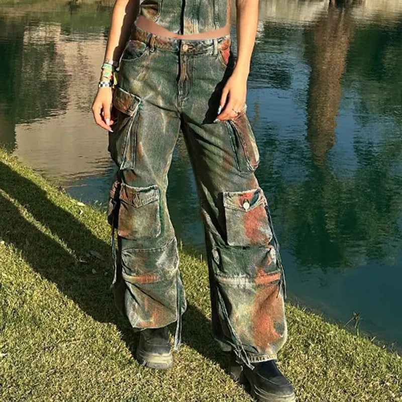 Loose cargo denim trousers in a fading colour with multiple gradient pockets on the legs