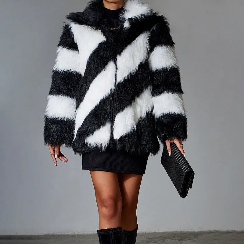 Lapel contrast colour faux fur coat with fur collar in polyester fabric