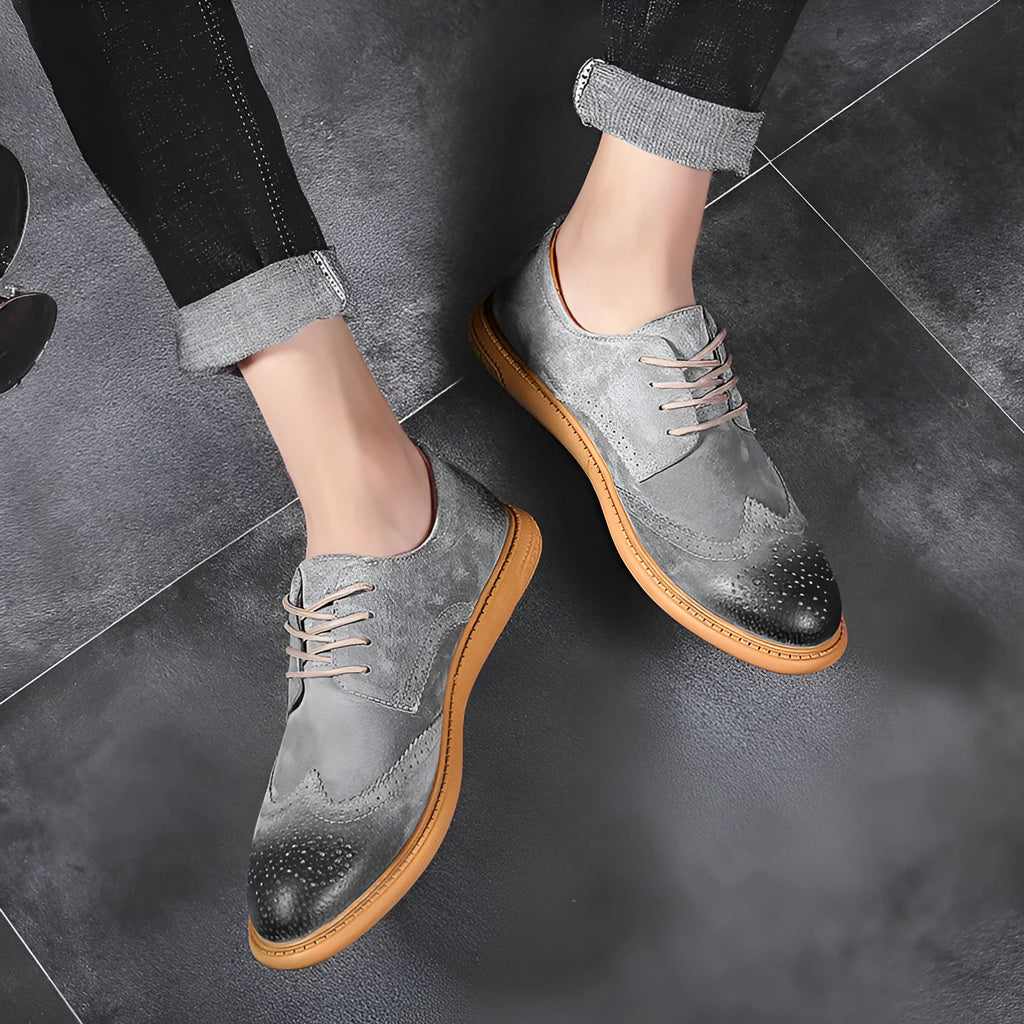 Men's black low-top leather lace-up business shoes with stitching detail on a white background.