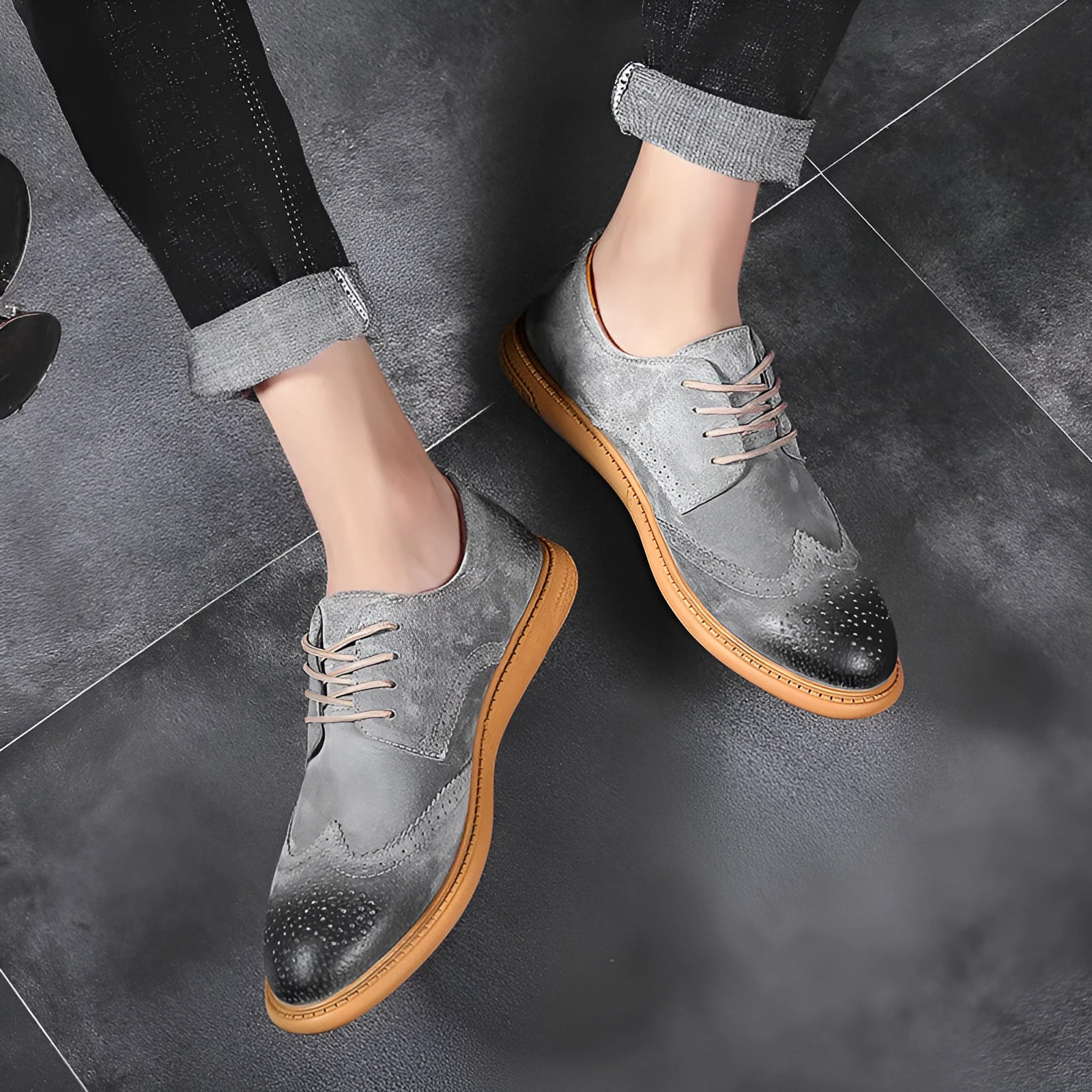 Men's black low-top leather lace-up business shoes with stitching detail on a white background.