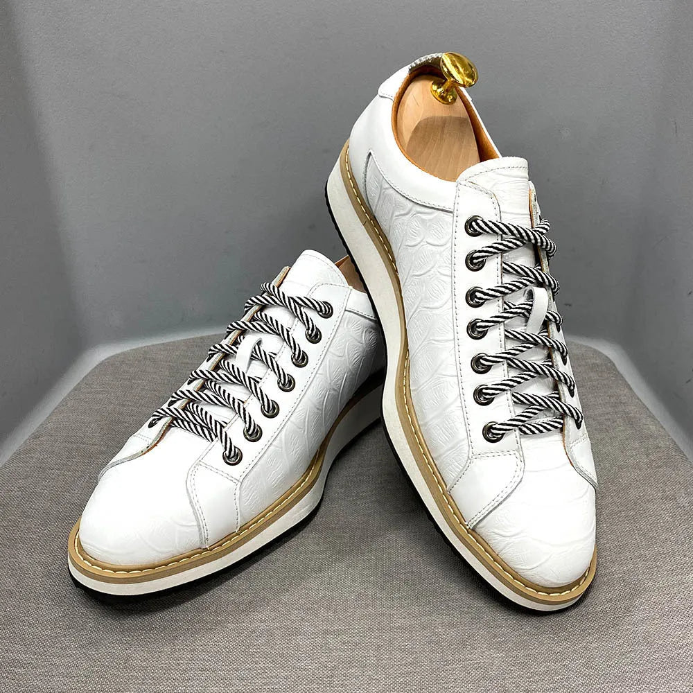 Men's low-tube shoes with an embossed pattern on the upper and a front tie lace closure.
