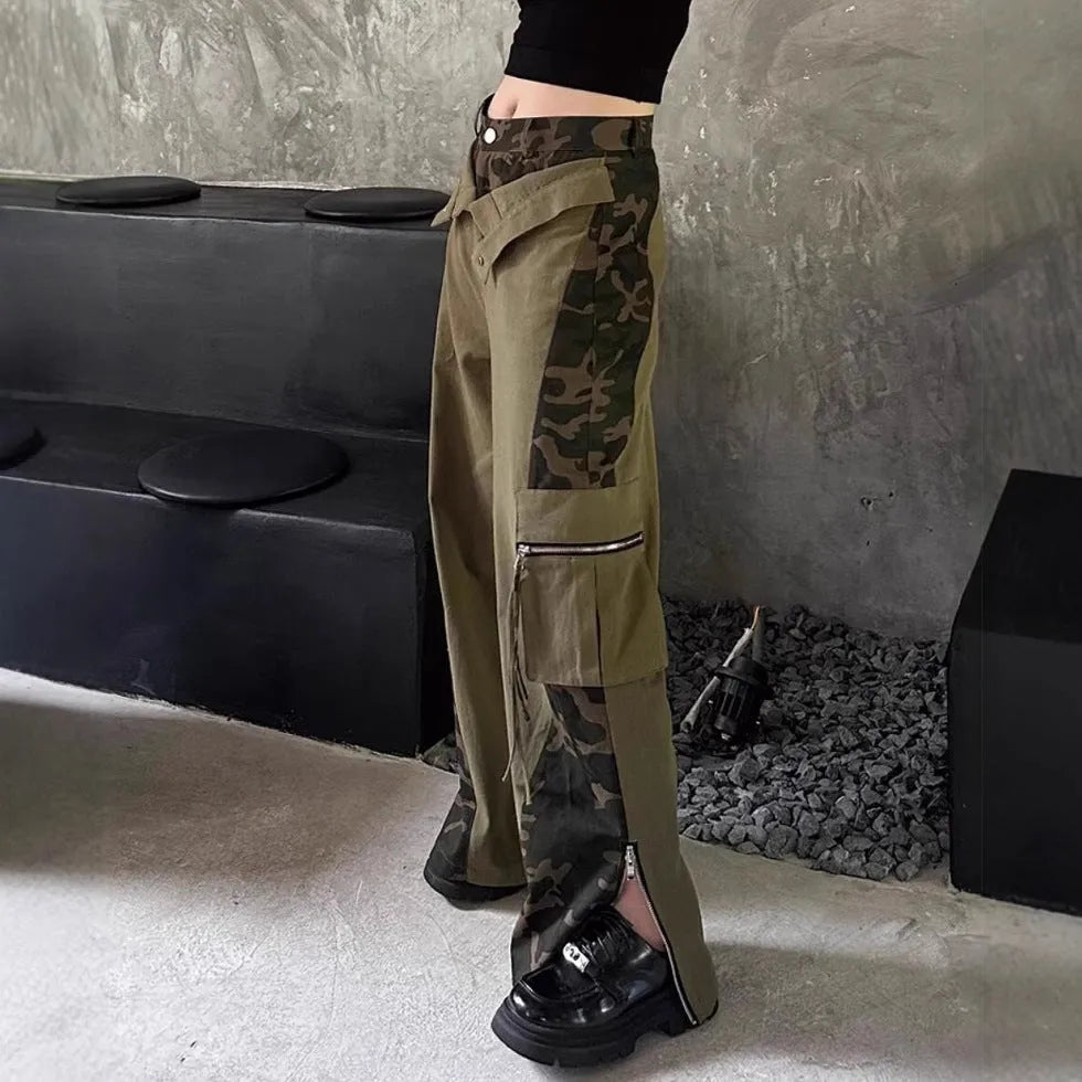 Women's high-waist straight-leg jeans with leopard print on dark khaki denim and contrast stitching details