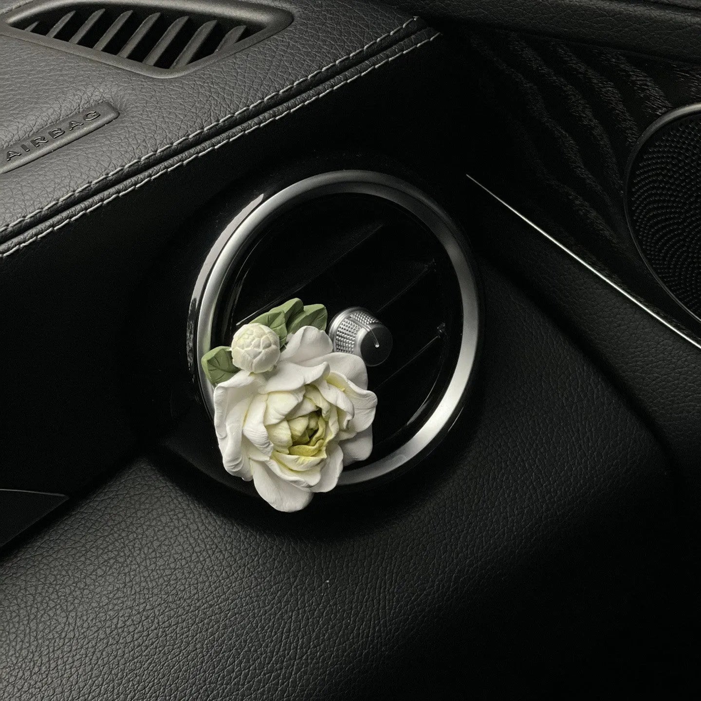 Jasmine solid car perfume diffuser on air vent with 5 * 4.5 cm gypsum unit and essential oil bottle
