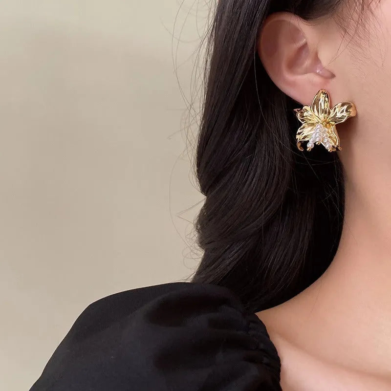 Gold H1795 colour exaggerated pearl flower earrings with metal construction and floral design elements