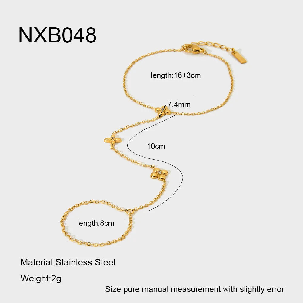 Gold-coloured stainless steel women's bracelet with eight-pointed star and floral charm design