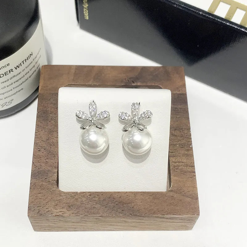 Pearl flower small fragrance earrings in gold and silver with faux pearl centres on alloy metal posts