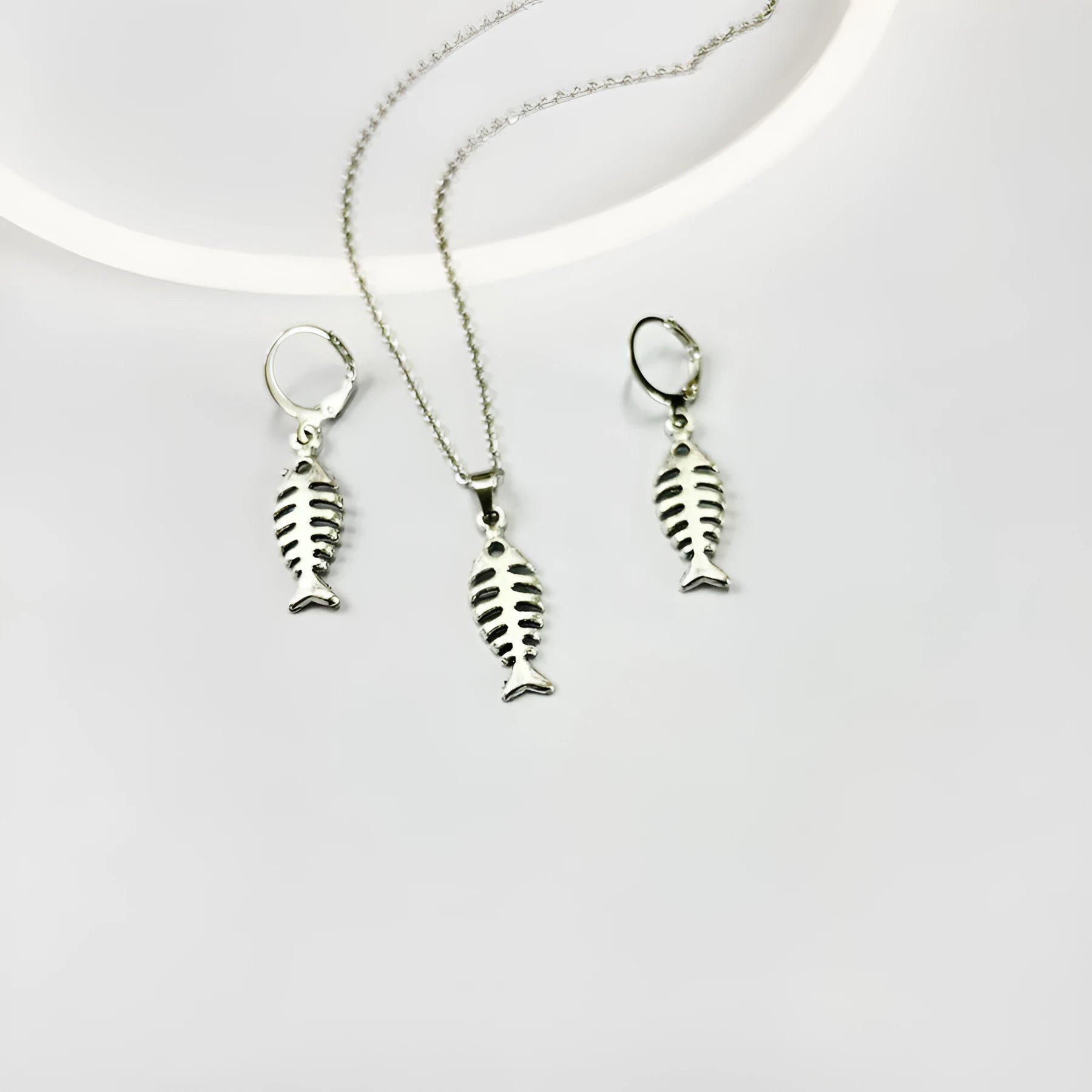 Female Creativity retro alloy jewellery set with fishbone pendant necklace and matching earrings on adjustable O-chain.