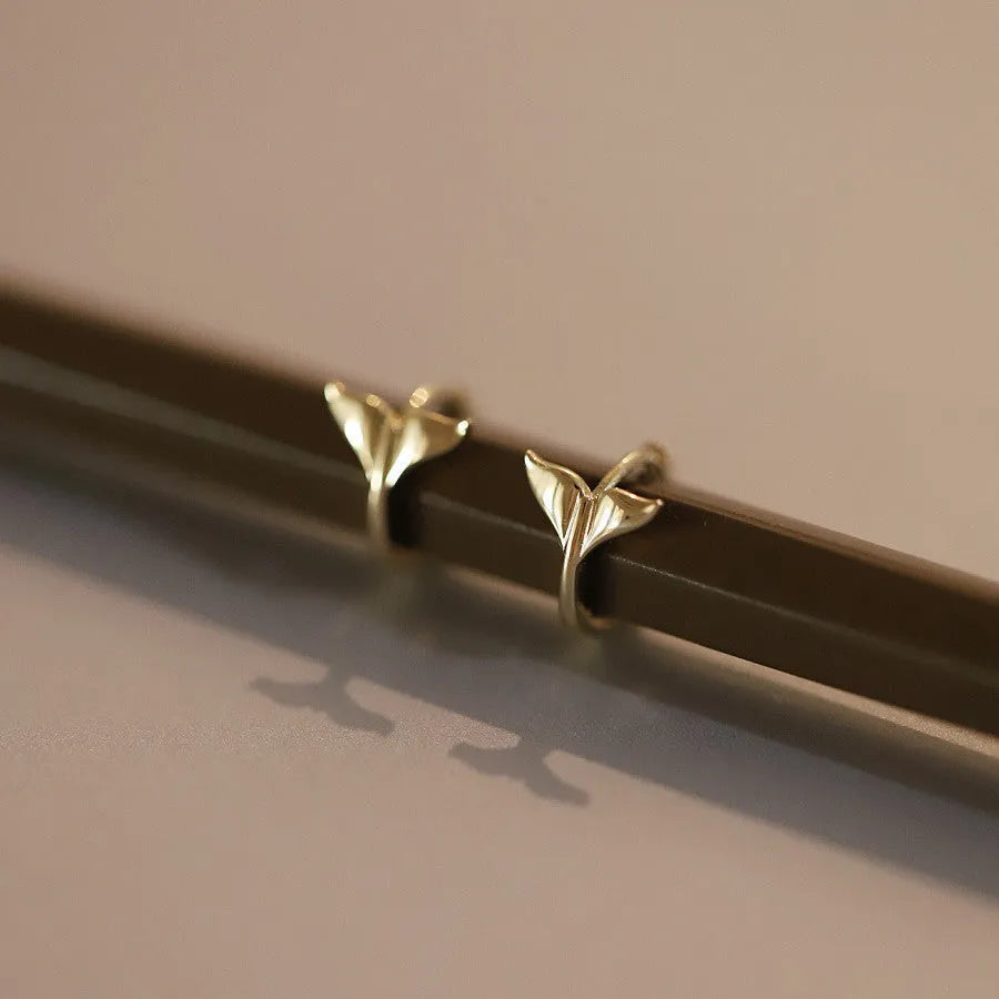 S925 sterling silver fishtail earrings with gold plating, circular design 8mm inner diameter