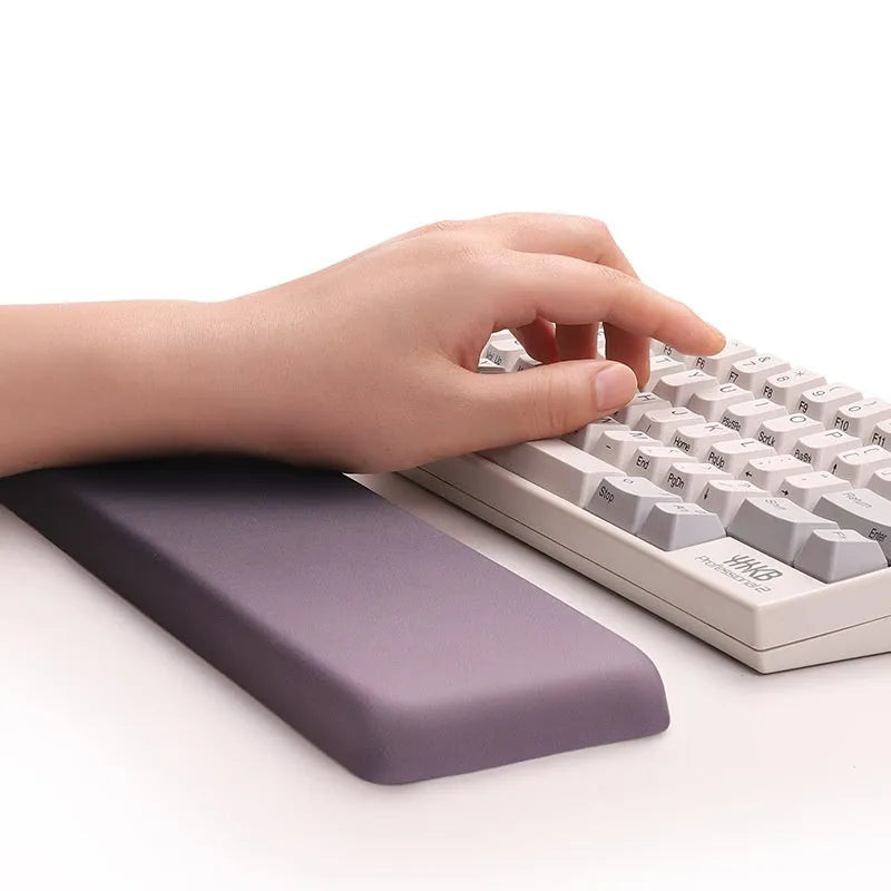 Square silica gel wrist rest mouse pad with cloth surface measuring 250x180mm