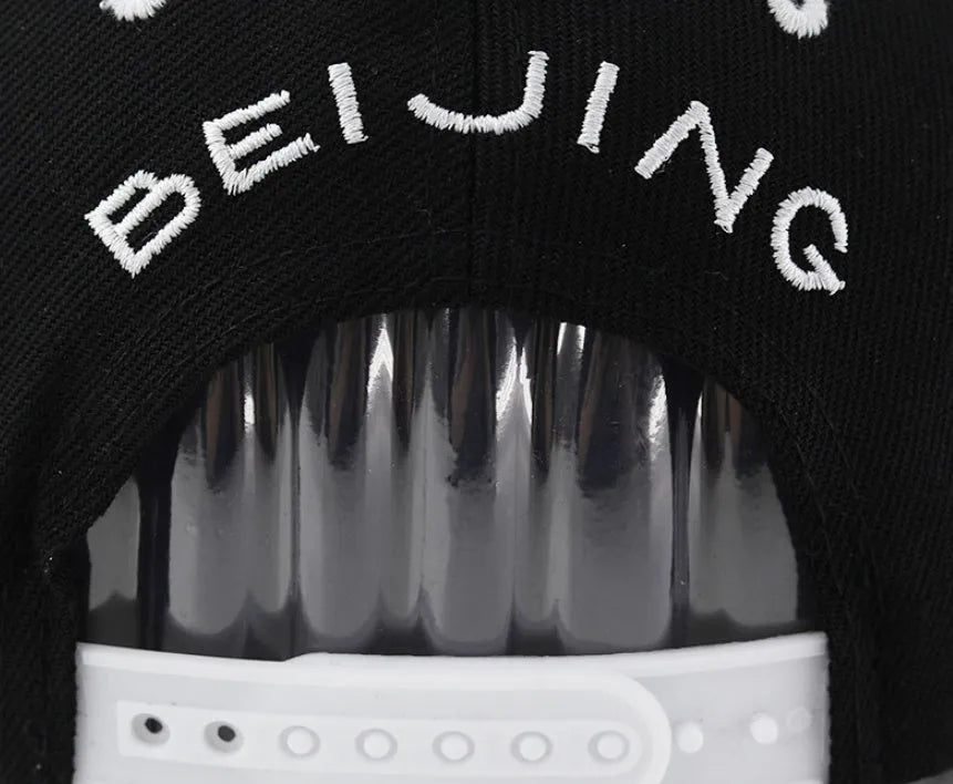 Adjustable cotton baseball cap with dome crown in black or white colour