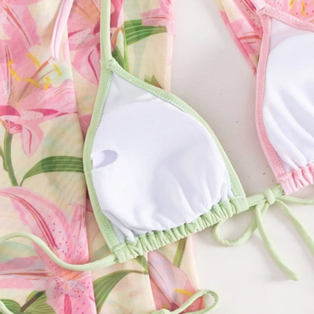 Women's printed bikini swimsuit in quick-dry polyester fabric on a model.
