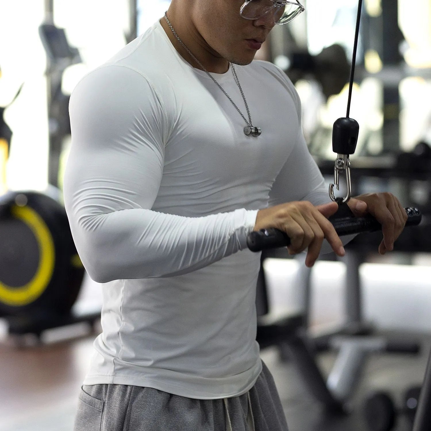 Men's black fitness tights with long sleeves and slim fit for running and exercise