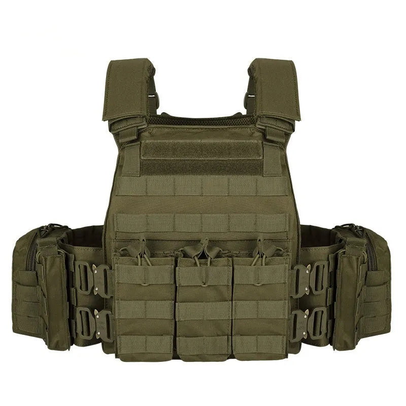 Men's camouflage tactical vest in polyester fabric for outdoor training and shooting sports.