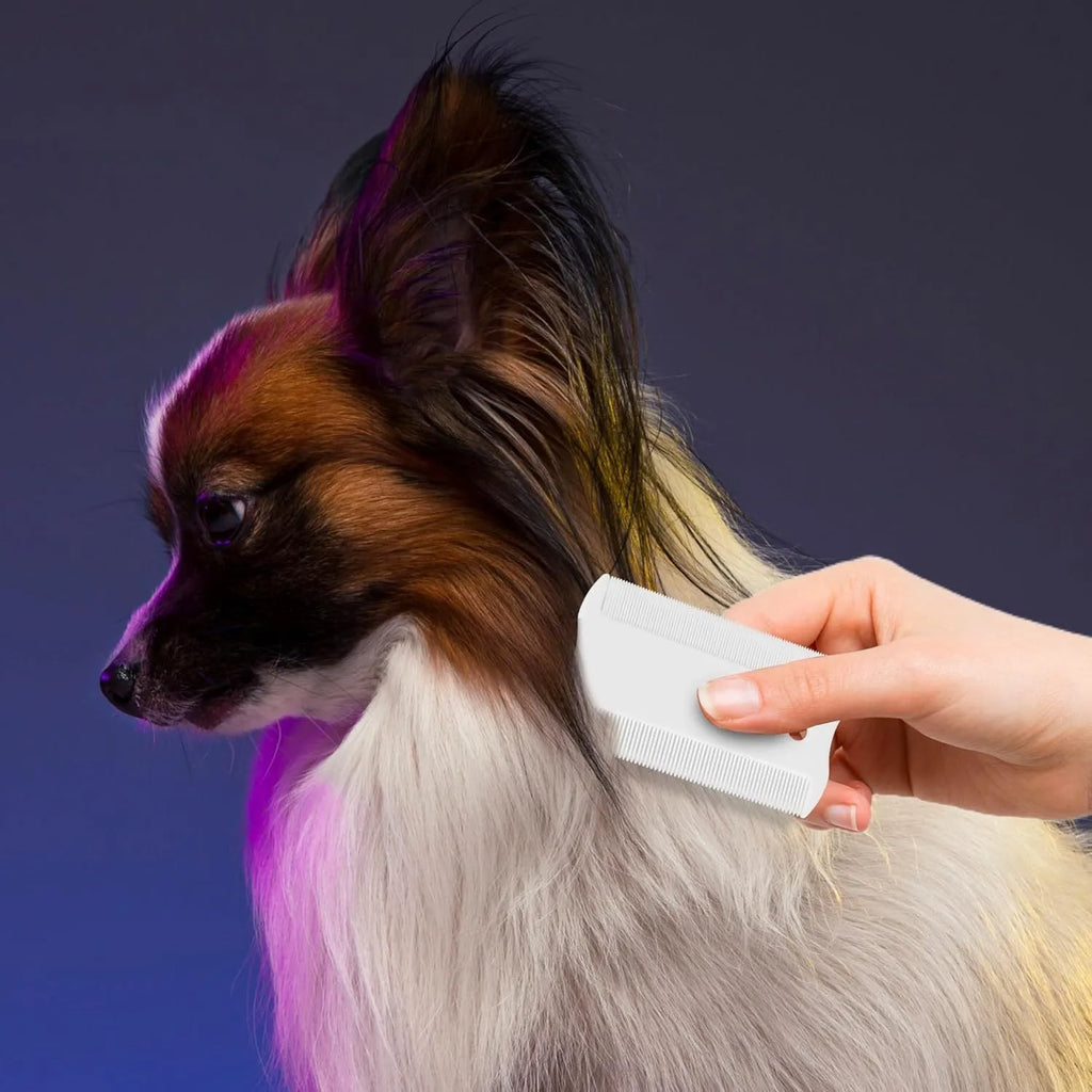 Double-sided plastic flea comb for pets with dense teeth, measuring 0.85x5cm